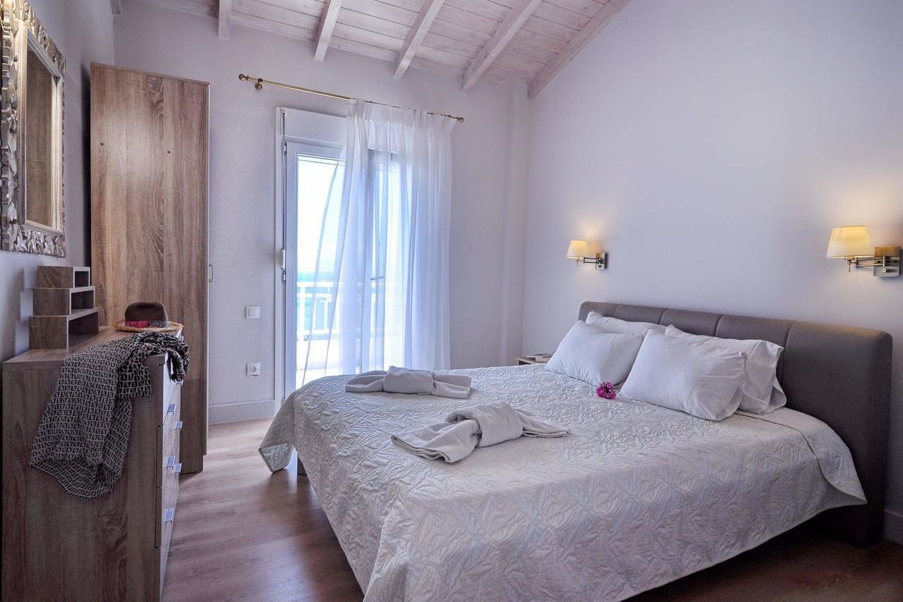 Veroniki Penthouse Deluxe Apartment Agios Ioannis Peristerion Exterior foto