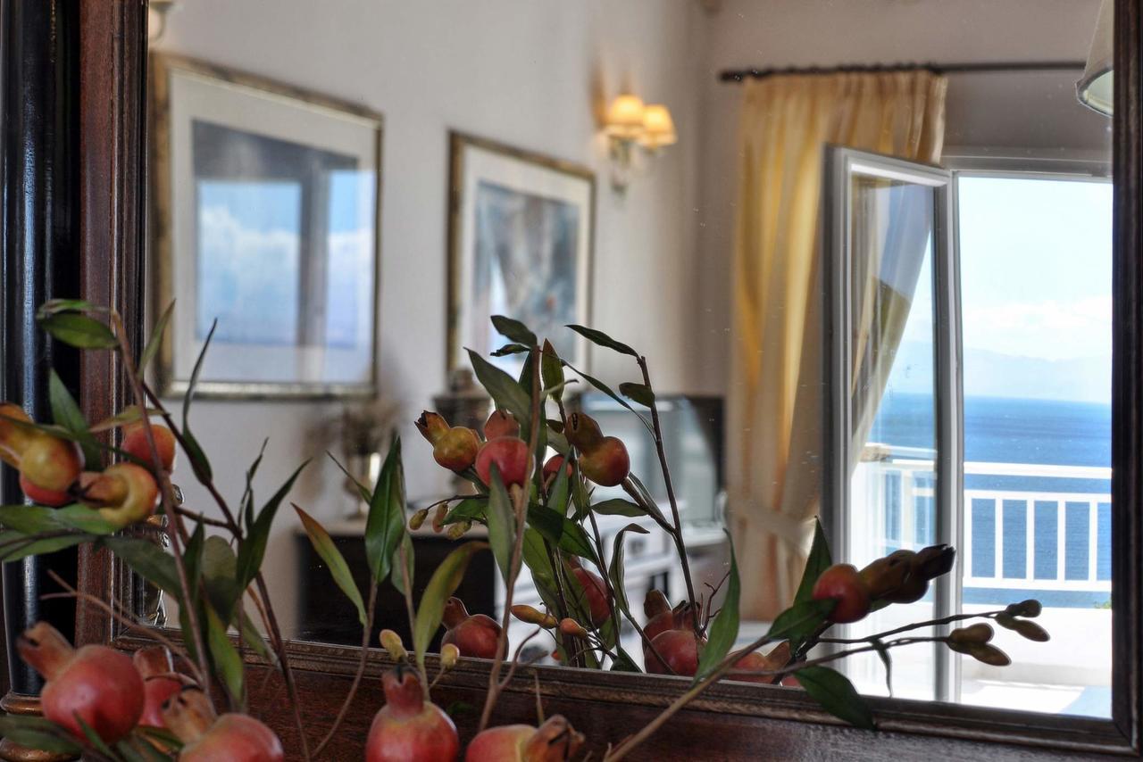 Veroniki Penthouse Deluxe Apartment Agios Ioannis Peristerion Exterior foto